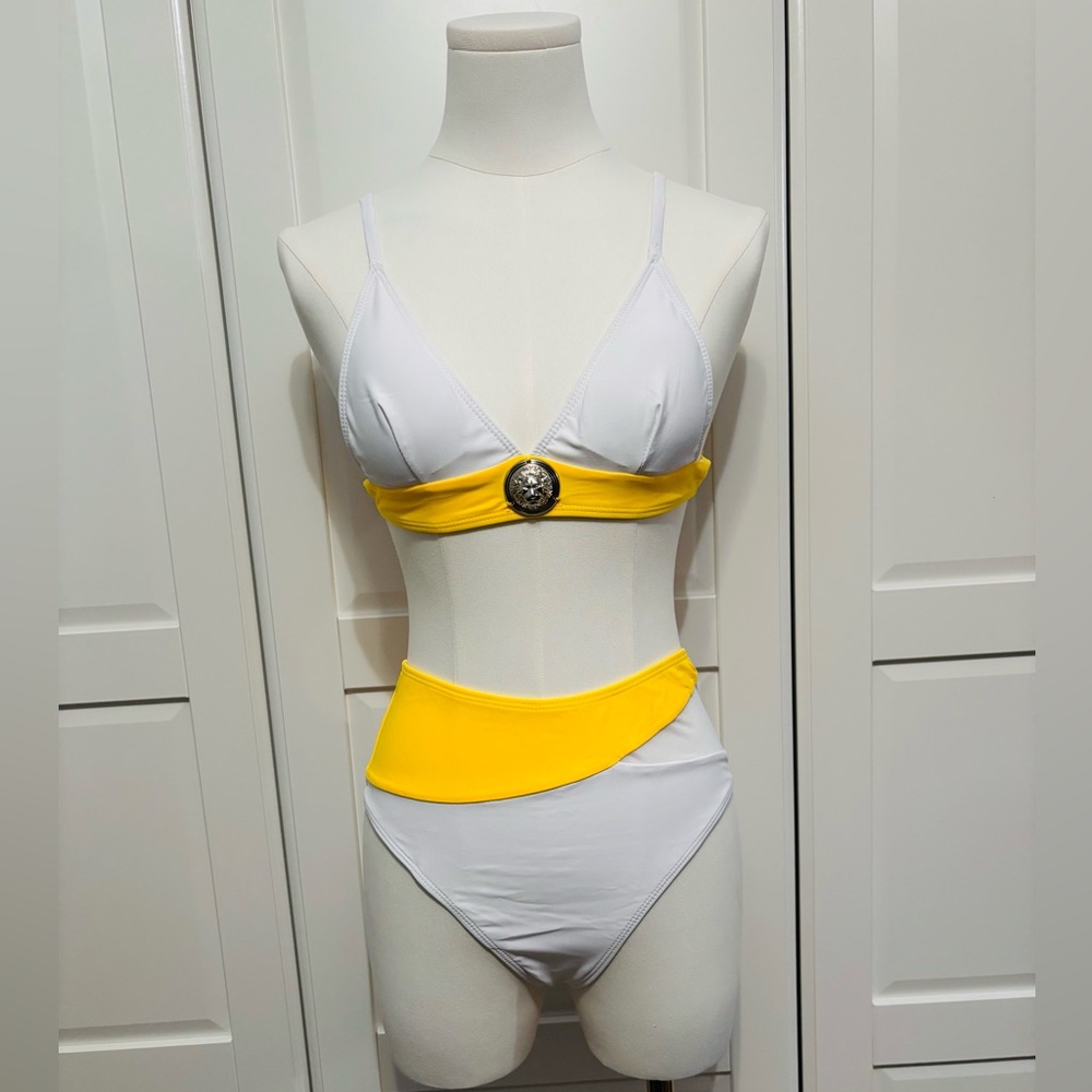Two-Piece High-Waist Bikini with Decorative Medallion in Sizes S, M, L